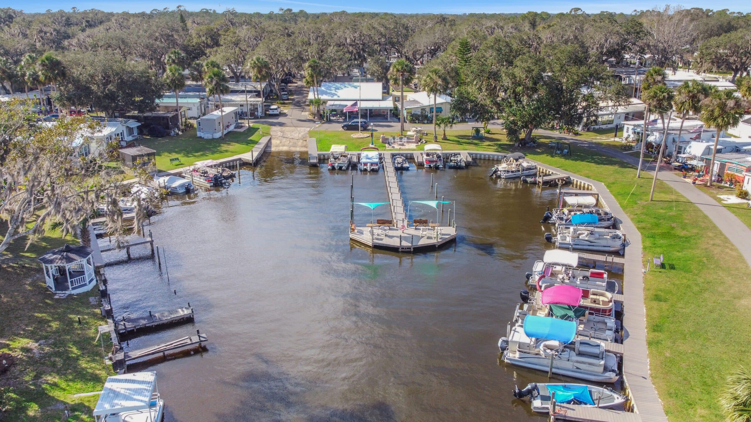 3.5 Star, Hybrid MH & Long Term RV Resort, 100-125 Sites